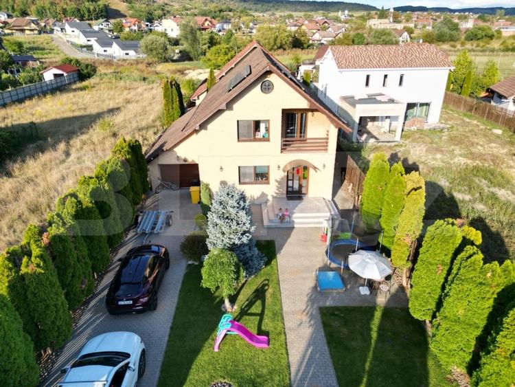 Casă individuală cu 4 camere cu Canalizare în Corunca