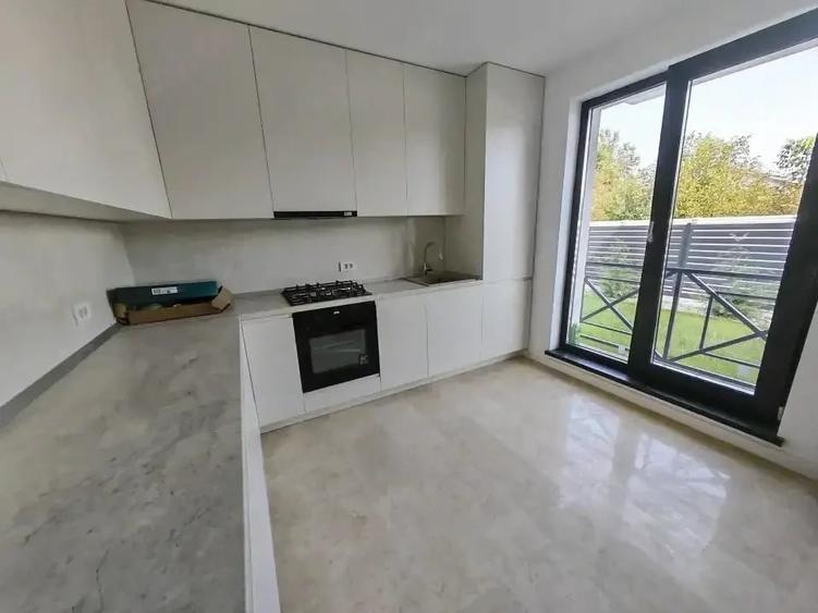 Casă cu 4 camere cu Teren 350 Mp în Tunari