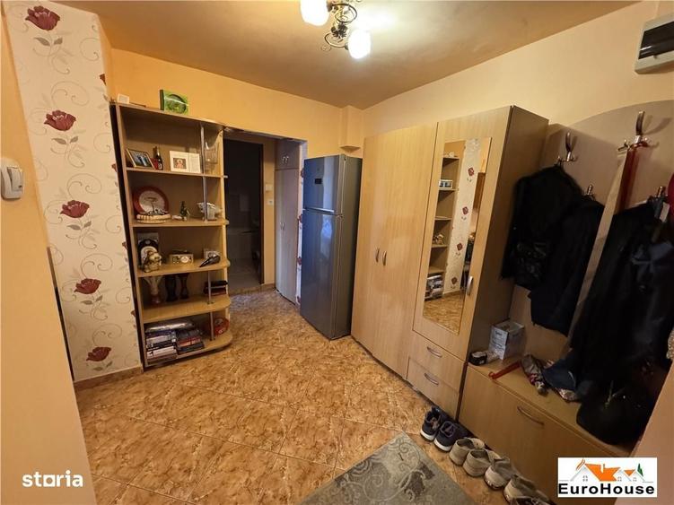 Apartament cu 2 camere decomandat în Ampoi 3