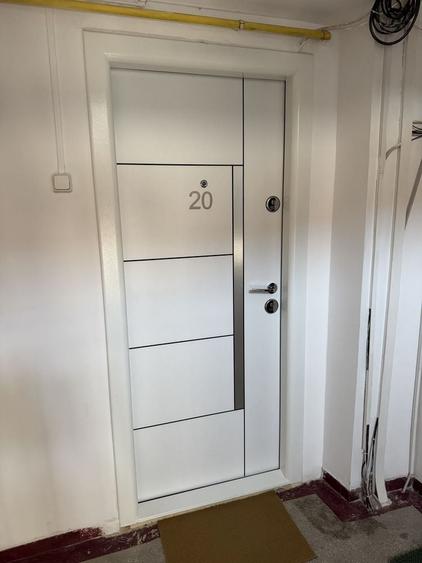 Apartament cu 3 camere decomandat în Coman