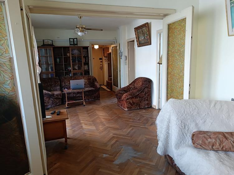Apartament cu 3 camere semidecomandat, mobilat în Dacia