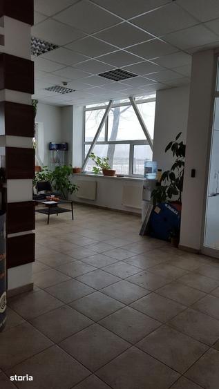 Spațiu comercial, de 1,700 mp, în Nord