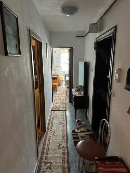 Apartament cu 3 camere decomandat în Caracal