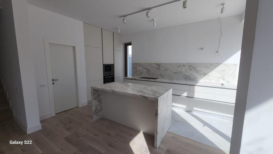 Casă individuală cu 6 camere cu Canalizare în Pipera