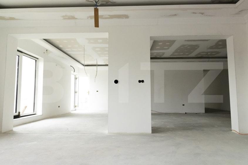 Casă individuală cu 9 camere cu Canalizare în Ciugud