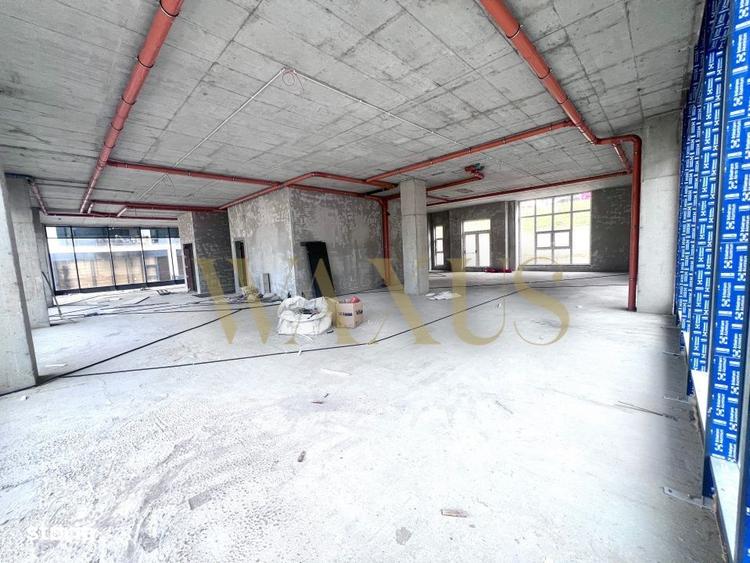 Spațiu comercial, de 430 mp, în Florești