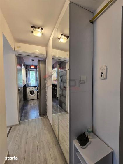 Apartament cu 3 camere semidecomandat în Podu Roș