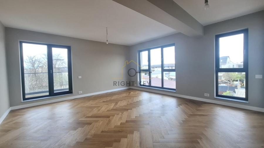 Apartament cu 3 camere decomandat în Băneasa