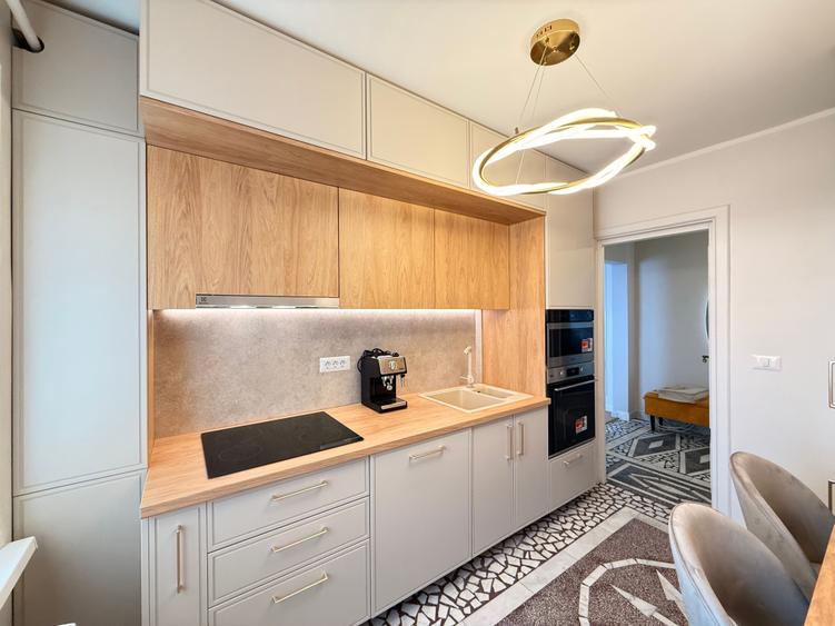 Apartament cu 3 camere semidecomandat în Ultracentral