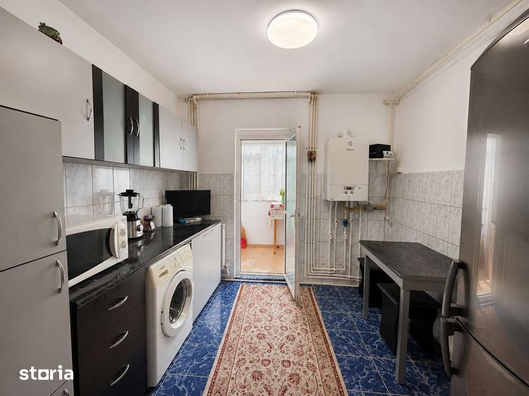 Apartament cu 3 camere semidecomandat în Inel I