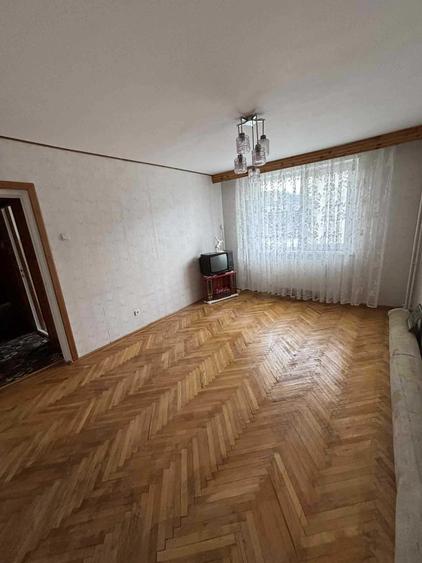 Apartament cu 3 camere decomandat în Exterior Vest