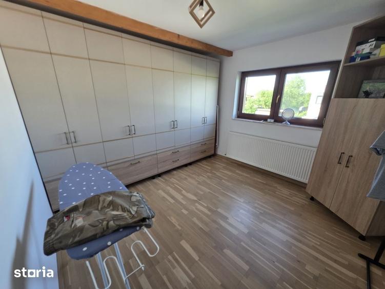 Casă cu 4 camere cu Teren 800 Mp în Stupini