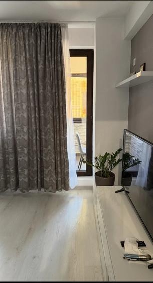 Apartament cu 3 camere decomandat în Exterior Vest