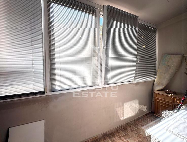 Apartament cu 4 camere decomandat, mobilat în Torontalului