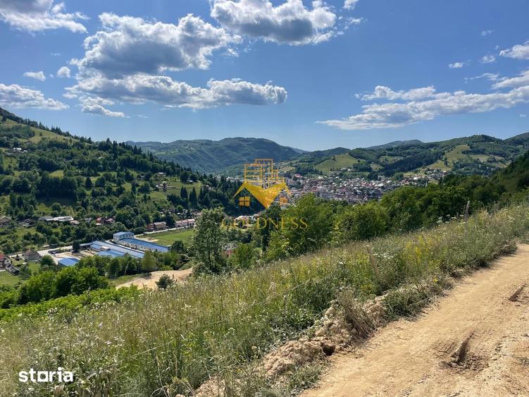 Teren de 2000 mp, în Central