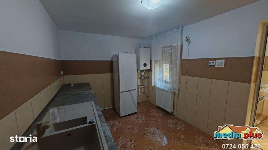 Casă cu 5 camere cu Teren 700 Mp în Piața Centrală