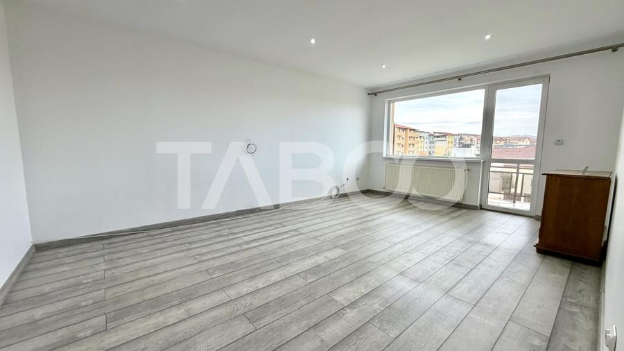 Apartament cu 3 camere semidecomandat, mobilat în Florești