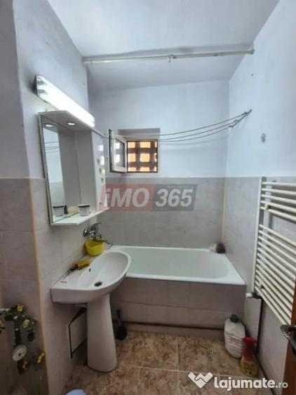 Apartament cu 2 camere semidecomandat în Craiovei