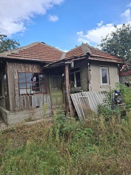 Casă cu 3 camere cu Teren 1350 Mp în Movila Banului
