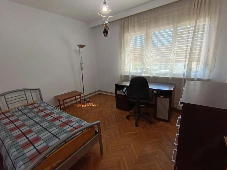 Apartament cu 3 camere decomandat în Săsar