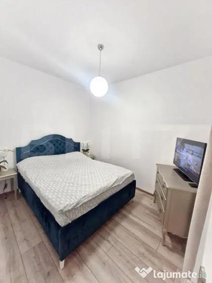 Apartament cu 4 camere semidecomandat în Central