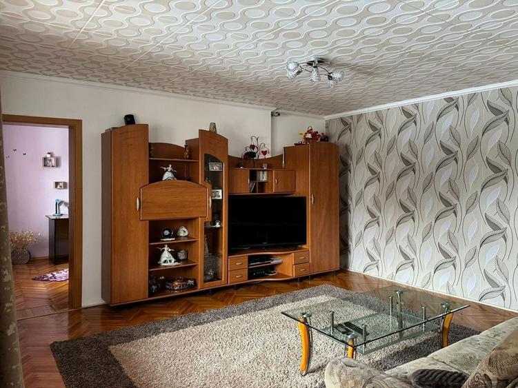 Casă individuală cu 5 camere cu Canalizare în Bartolomeu