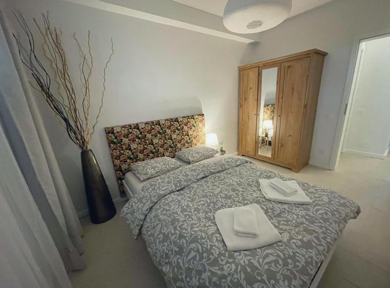 Apartament cu 3 camere decomandat, mobilat în Central