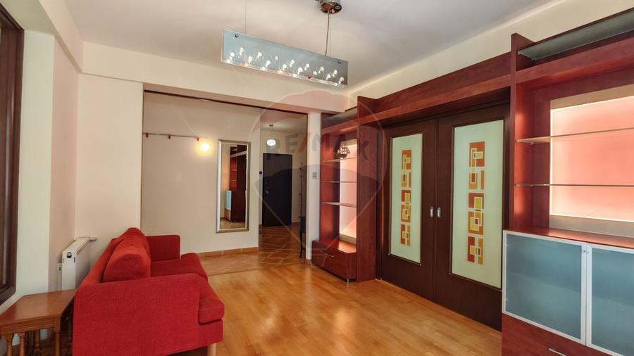 Apartament cu 3 camere decomandat, mobilat în Arcul de Triumf