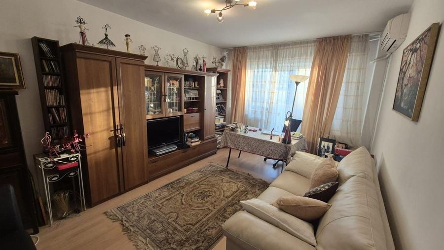 Apartament cu 3 camere decomandat, mobilat în Teiul Doamnei