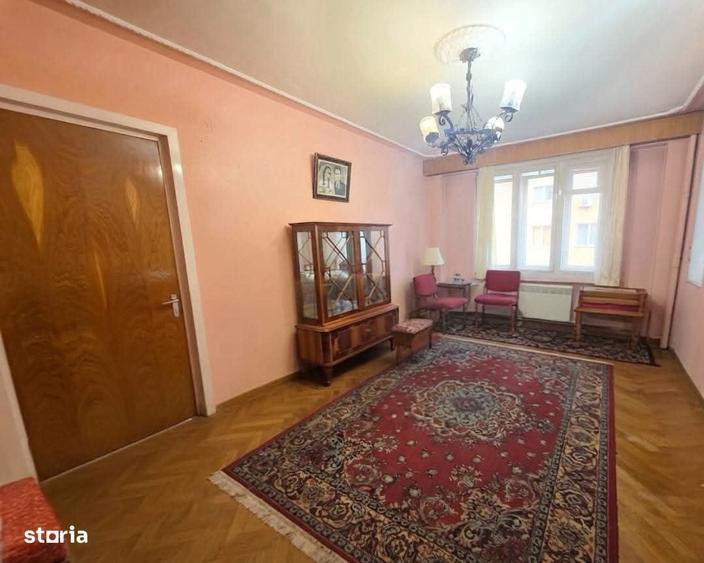 Apartament cu 3 camere decomandat în Scriitorilor