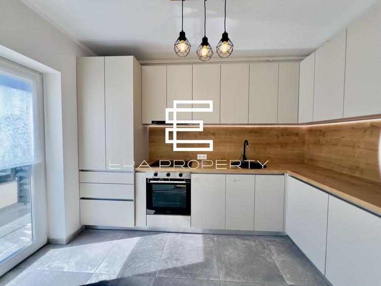 Apartament cu 4 camere decomandat în Cristian