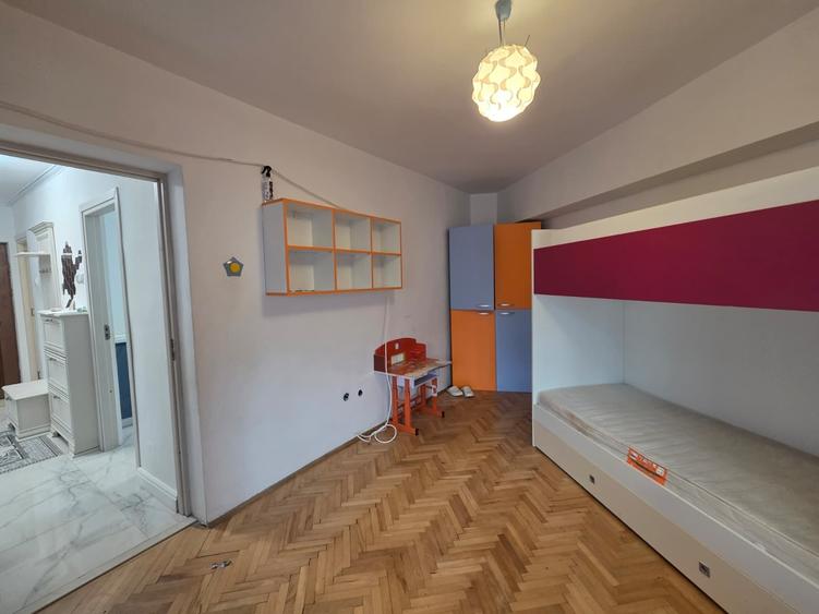 Apartament cu 3 camere decomandat în Dacia