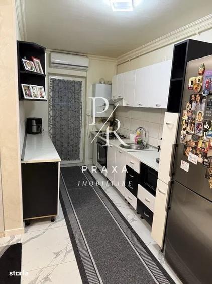 Apartament cu 3 camere semidecomandat în Luna