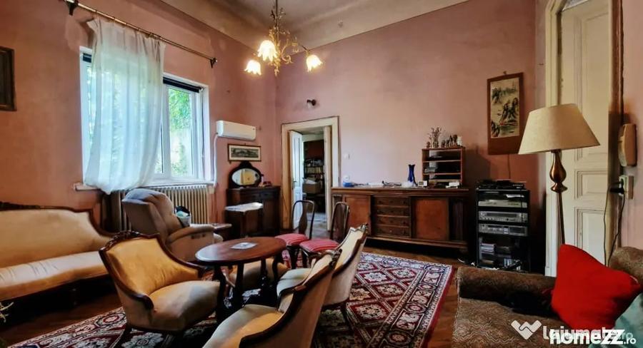 Apartament cu 5 camere semidecomandat în Dacia