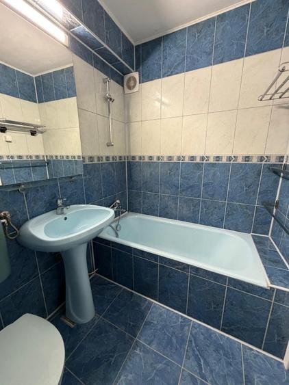 Apartament cu 3 camere semidecomandat, mobilat în Iancului
