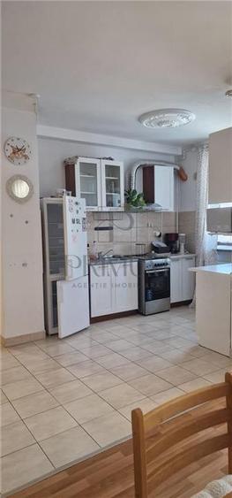 Apartament cu 3 camere decomandat în Buziașului