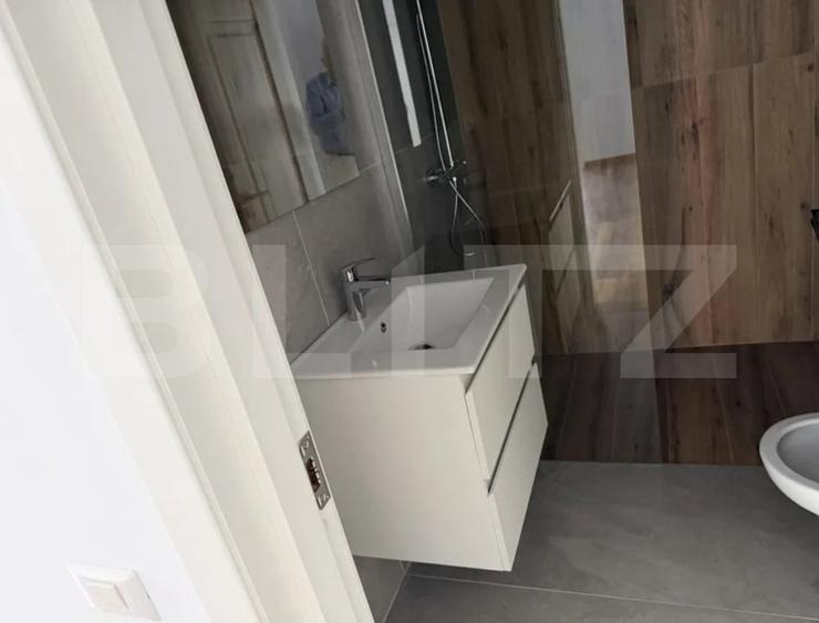 Apartament cu 3 camere decomandat în Tractorul