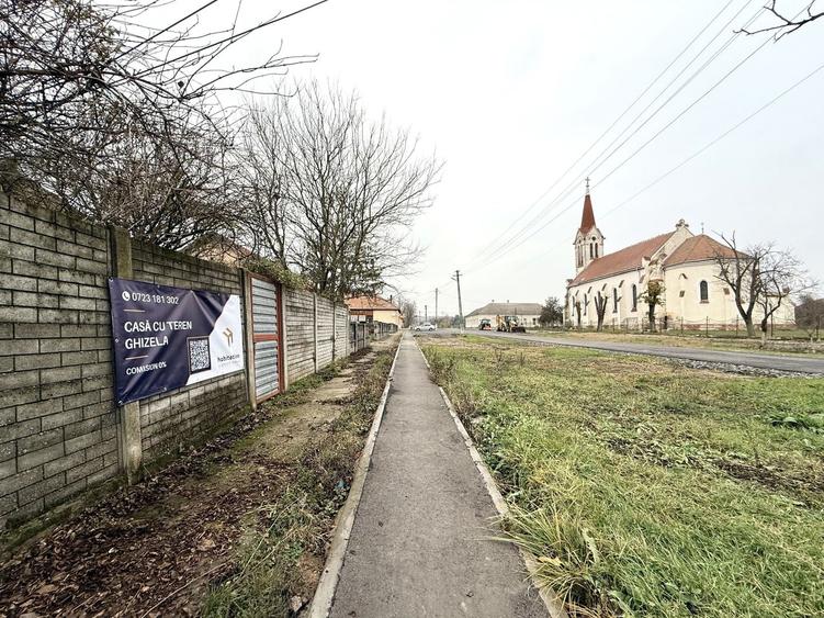 Teren Construcții intravilan de 1463 mp, în Ghizela