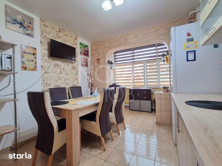 Apartament cu 3 camere, mobilat în Vasile Aaron