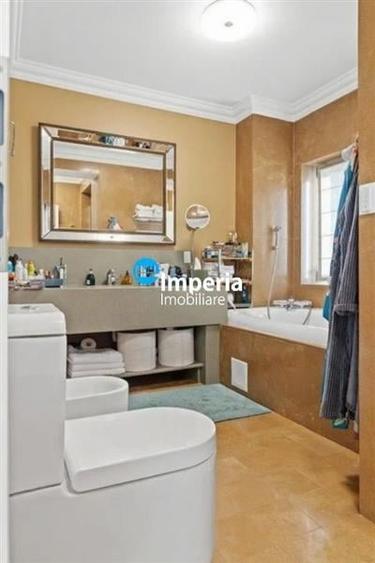 Casă individuală cu 9 camere cu Piscina în Giulești
