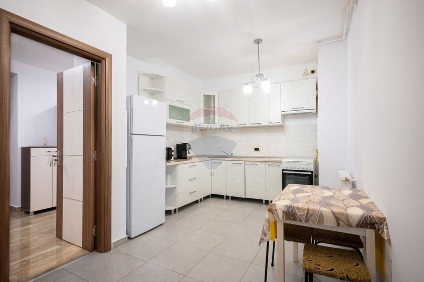 Apartament cu 3 camere decomandat, mobilat în Tractorul