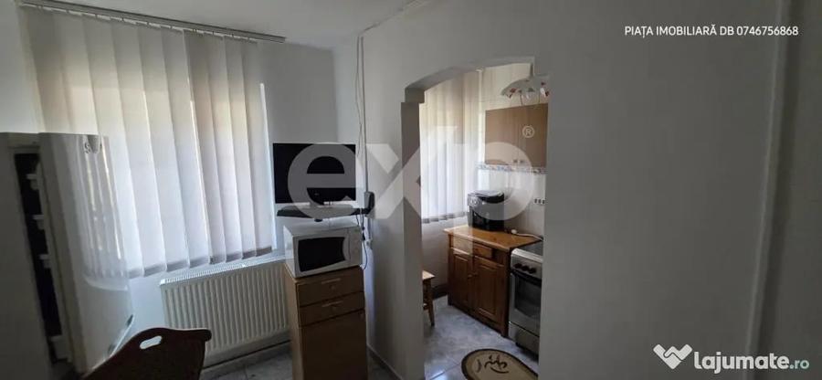 Apartament cu 3 camere decomandat în Micro 4