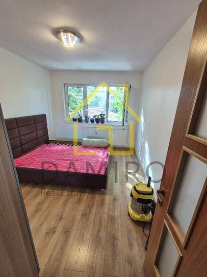 Apartament cu 3 camere decomandat, mobilat în Titan
