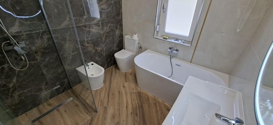 Casă individuală cu 5 camere cu Canalizare în Dumbrăvița