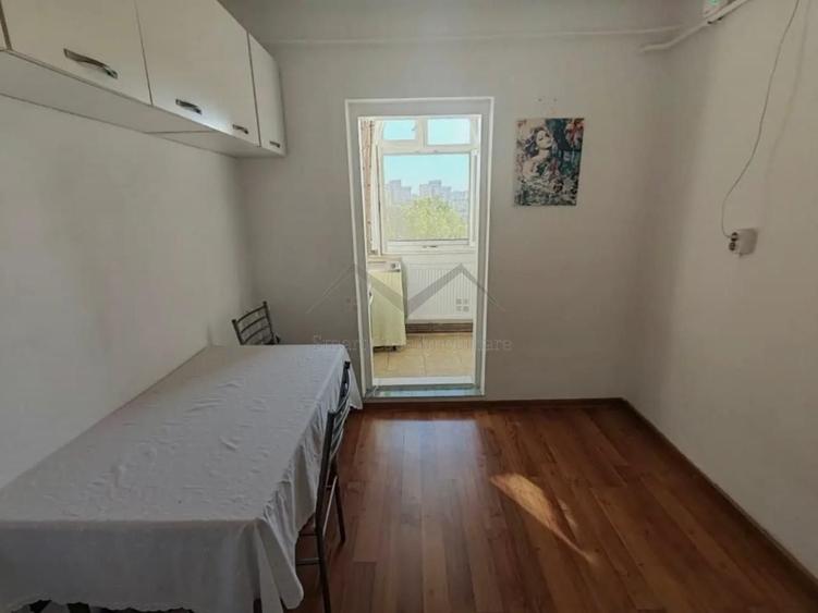 Garsonieră decomandată, mobilată în Nicolina
