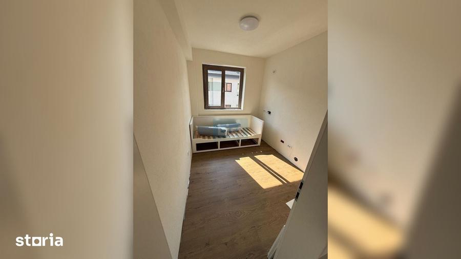 Apartament cu 3 camere semidecomandat în Borhanci