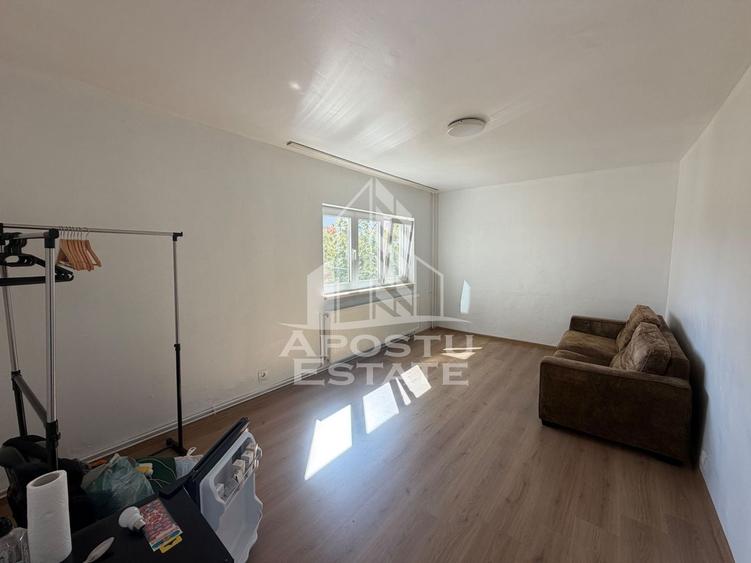 Apartament cu 2 camere semidecomandat, mobilat în Lipovei