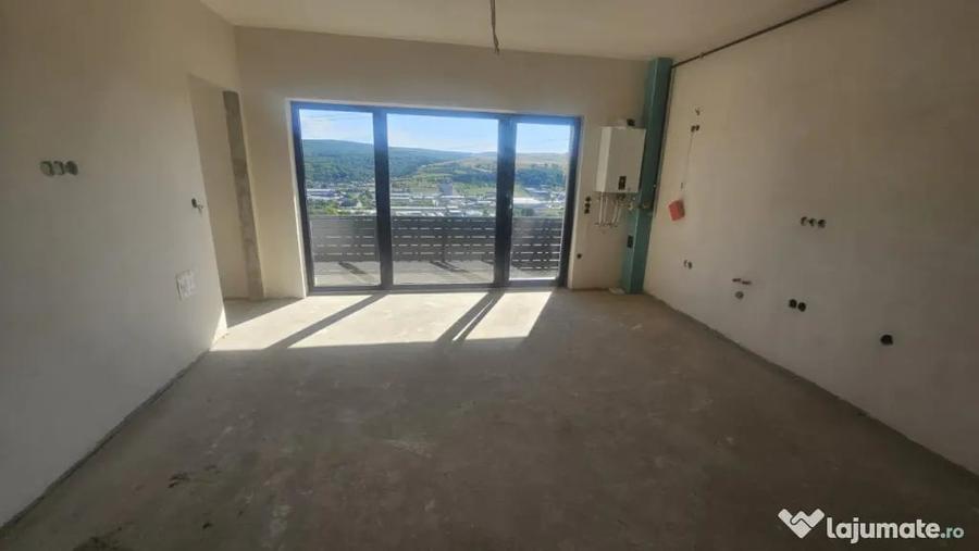 Apartament cu 2 camere semidecomandat în Baciu
