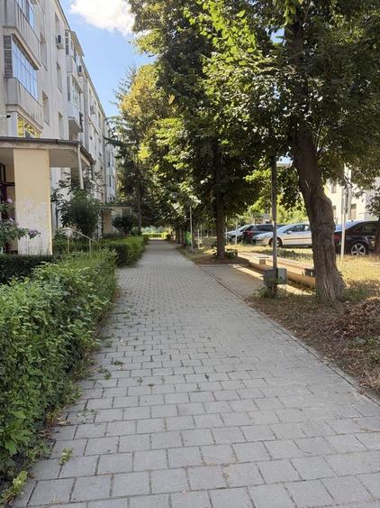 Apartament cu 2 camere semidecomandat în Calea București