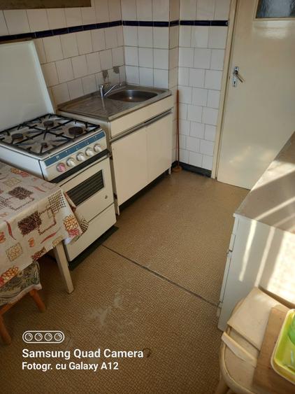 Apartament cu 3 camere semidecomandat în Cina